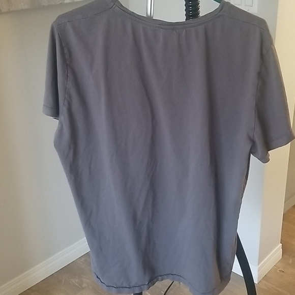 H & M T Shirt - Picture 4 of 4